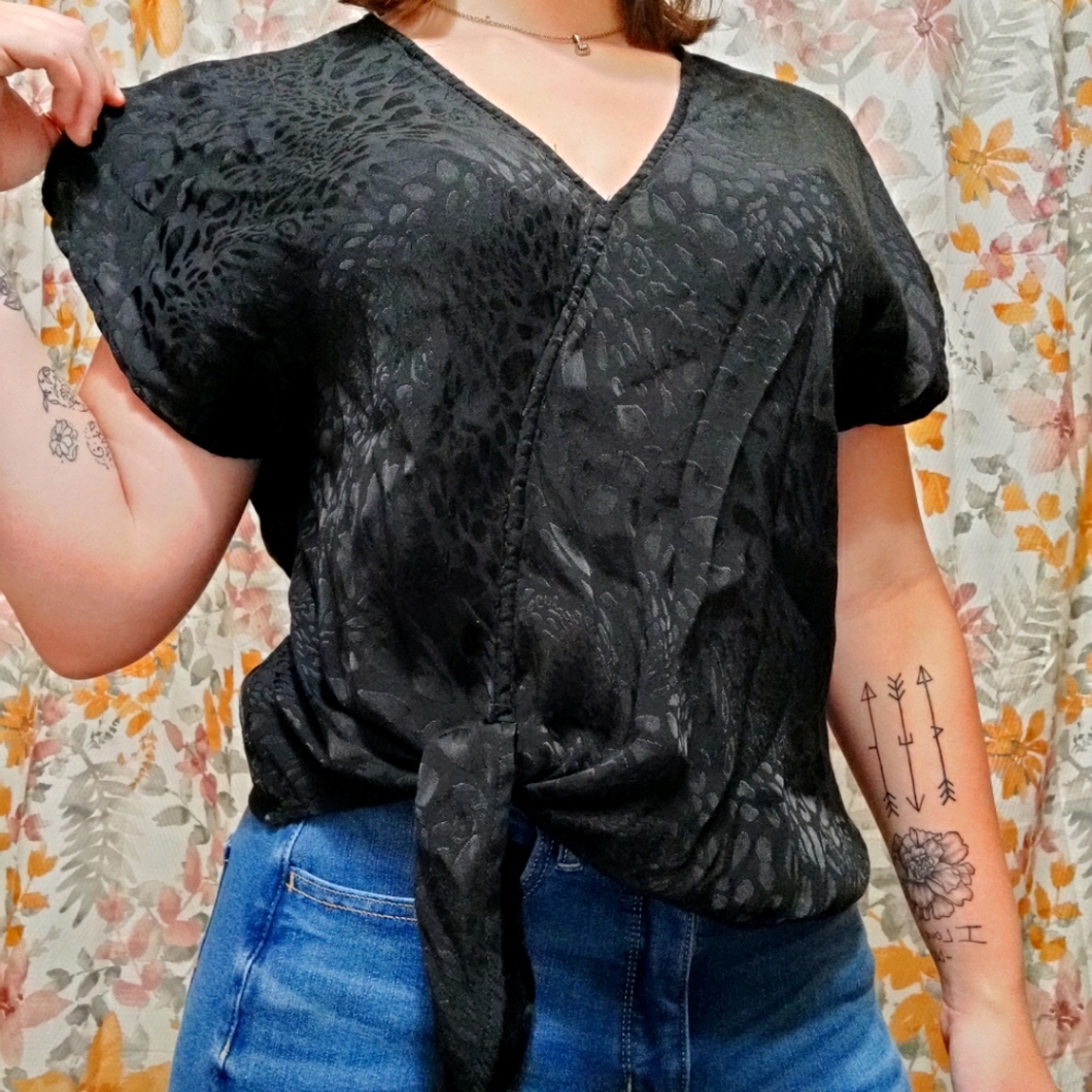 Silk leopard black top